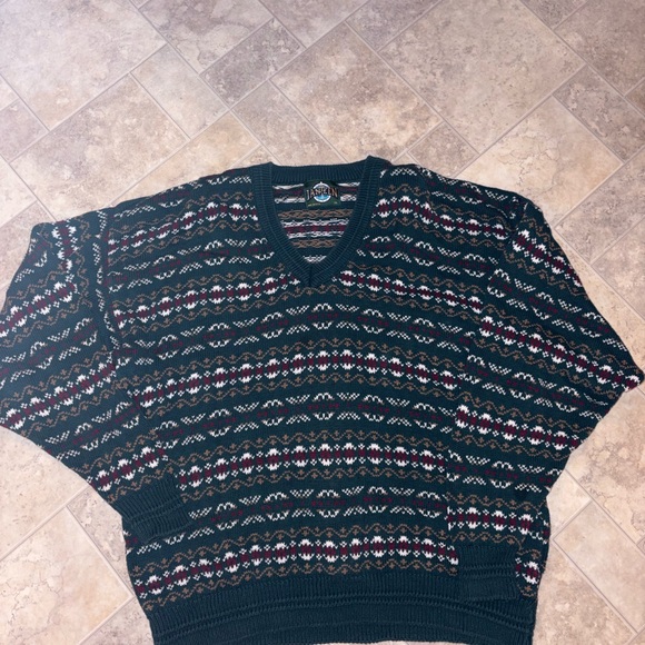 Jantzen Other - Jantzen Men's V-Neck Sweater - Black and Red Pattern